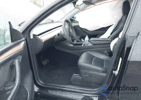 2023 Tesla Model Y Awd/Long Range Dual Motor All-Wheel Drive z USA, uszkodzony, nr VIN 7SAYGDEE2PA105631